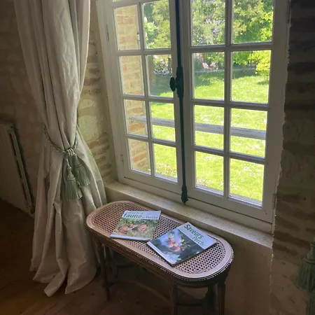 Les Grandes Hayes Bed and Breakfast Coulonges-sur-Sarthe